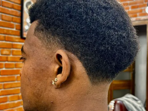 Afro z fade — strzyżenie męskie — Gentlemen Barber Shop Sanok