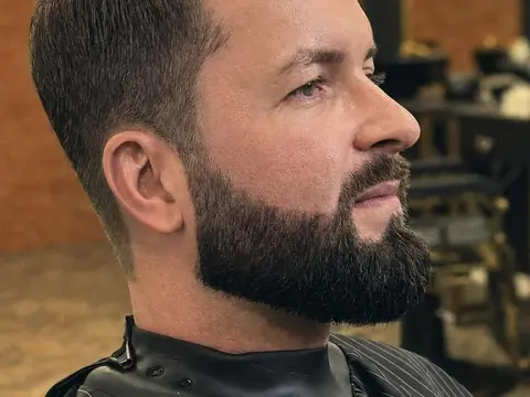 Broda i strzyżenie męskie z fade — Gentlemen Barber Shop Sanok