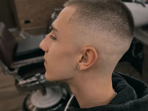Buzz cut ze skin fade — Gentlemen Barber Shop Sanok