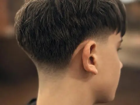 Crop z fade — widok z boku — Gentlemen Barber Shop Sanok