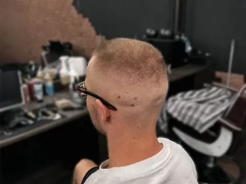 Krótki blond fade — Gentlemen Barber Shop Sanok