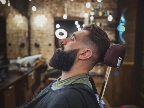 Modelowanie długiej brody — Gentlemen Barber Shop Sanok