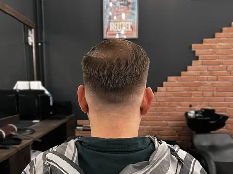 Strzyżenie męskie z fade — widok z tyłu — Gentlemen Barber Shop Sanok