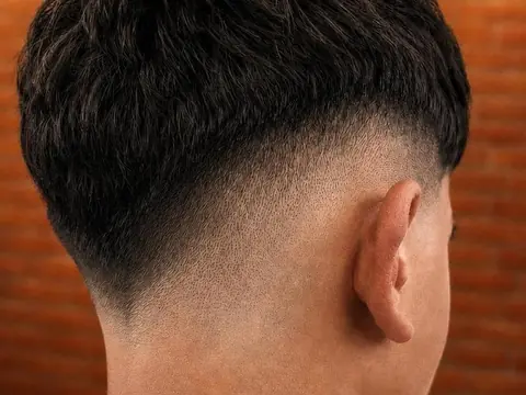 Strzyżenie z fade — widok z tyłu — Gentlemen Barber Shop Sanok