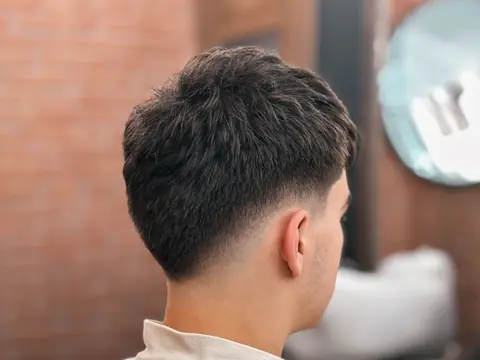 Teksturowany crop — widok z tyłu — Gentlemen Barber Shop Sanok