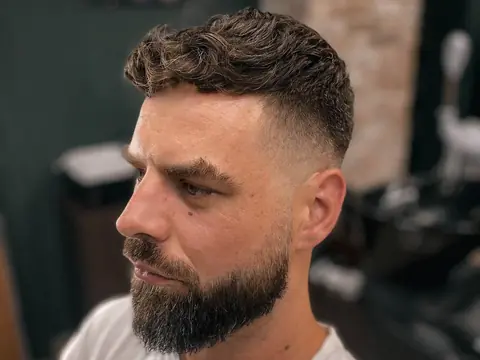 Crop z fade i pełną brodą — Boske Barber Rzeszów