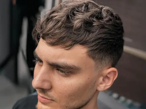 Crop z teksturą — młodzieżowa fryzura — Boske Barber Rzeszów