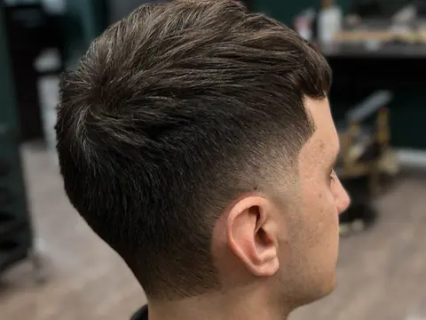 Klasyczny taper z dłuższą górą — Boske Barber Rzeszów