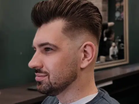 Pompadour z fade — profil — Boske Barber Rzeszów