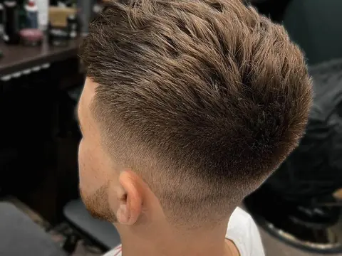Tekstura z fade — widok z tyłu i z boku — Boske Barber Rzeszów