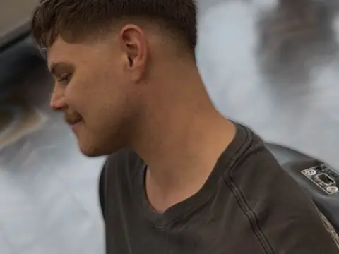 Tekstura z low fade — profil — Boske Barber Rzeszów