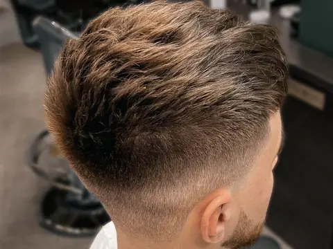 Teksturowana góra z taper — tył — Boske Barber Rzeszów